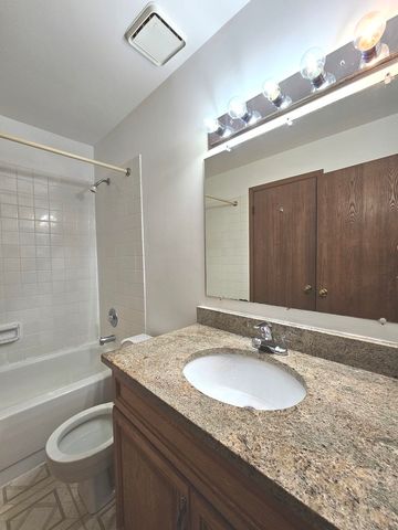 1757 Eastwood Court 6, Schaumburg, IL 60195