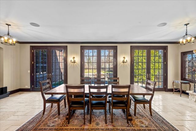 936 E Ringwood Road, Lake Forest, IL 60045