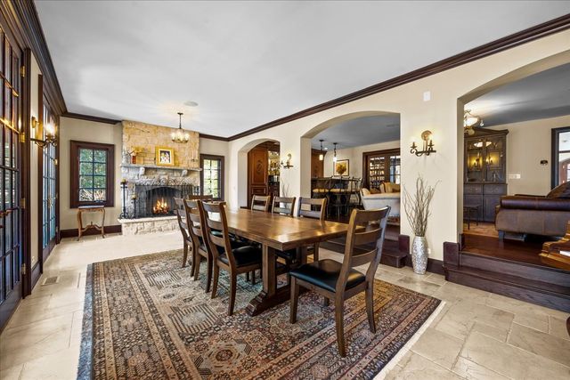 936 E Ringwood Road, Lake Forest, IL 60045