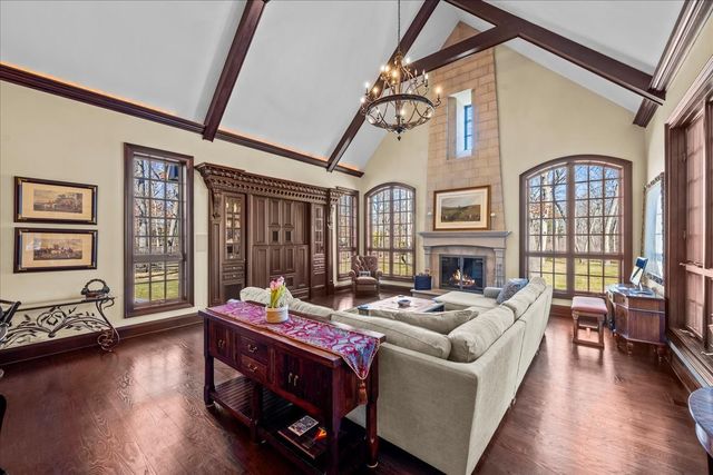 936 E Ringwood Road, Lake Forest, IL 60045