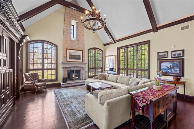 936 E Ringwood Road, Lake Forest, IL 60045