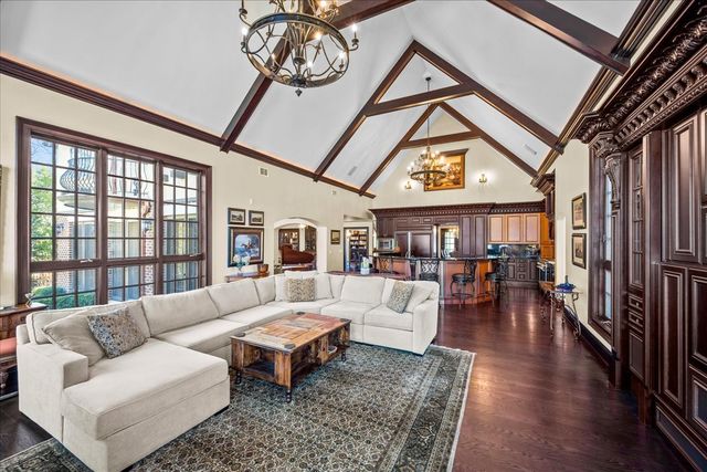 936 E Ringwood Road, Lake Forest, IL 60045