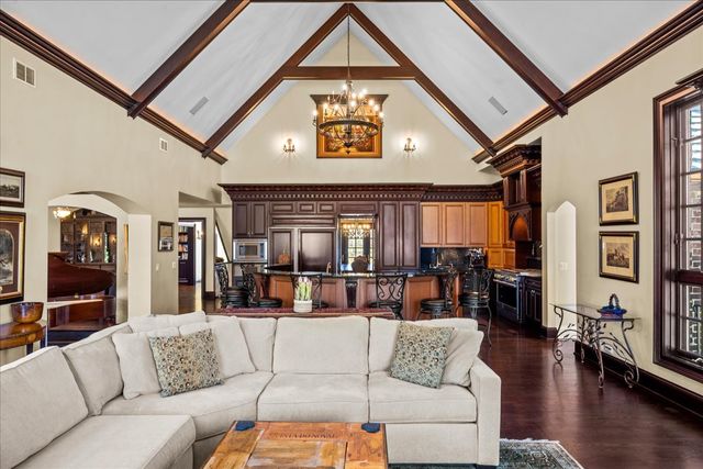 936 E Ringwood Road, Lake Forest, IL 60045