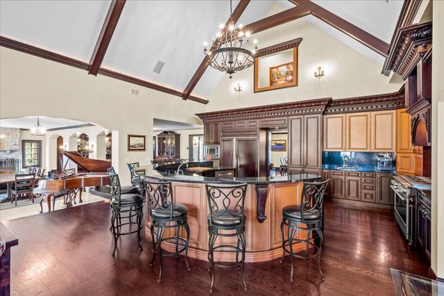 936 E Ringwood Road, Lake Forest, IL 60045