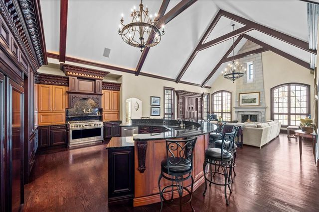936 E Ringwood Road, Lake Forest, IL 60045
