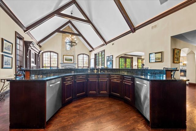 936 E Ringwood Road, Lake Forest, IL 60045