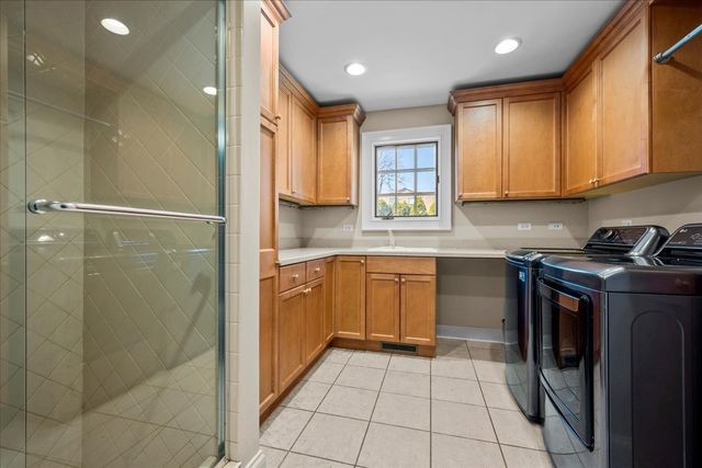 936 E Ringwood Road, Lake Forest, IL 60045