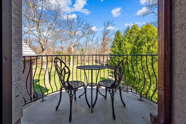 936 E Ringwood Road, Lake Forest, IL 60045