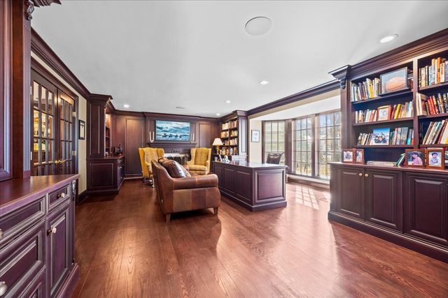 936 E Ringwood Road, Lake Forest, IL 60045