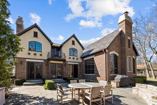 936 E Ringwood Road, Lake Forest, IL 60045