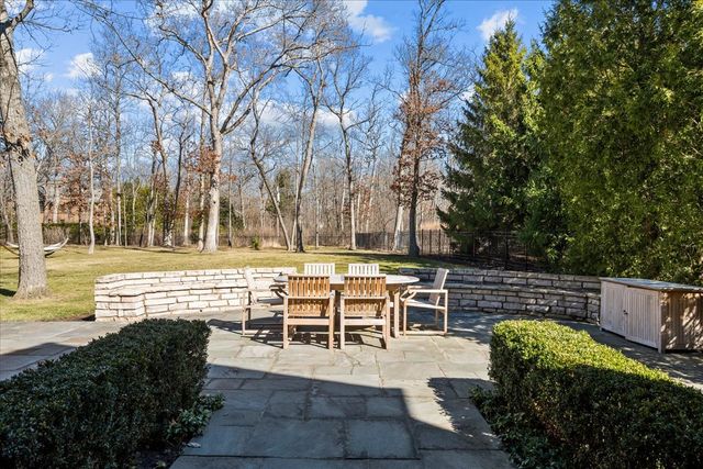 936 E Ringwood Road, Lake Forest, IL 60045