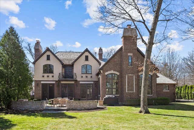 936 E Ringwood Road, Lake Forest, IL 60045