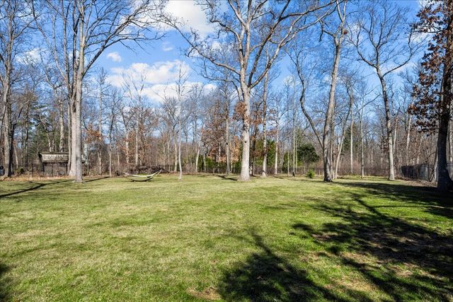 936 E Ringwood Road, Lake Forest, IL 60045