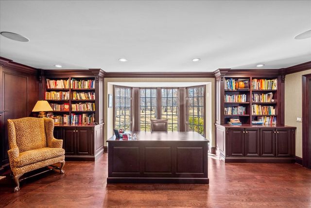 936 E Ringwood Road, Lake Forest, IL 60045