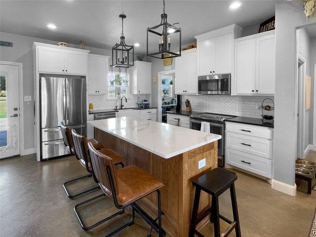 1011 Young Bend Road, Brock, TX 76087