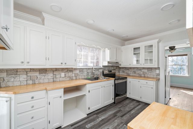 E 209 Main ST, Fincastle, VA 24090