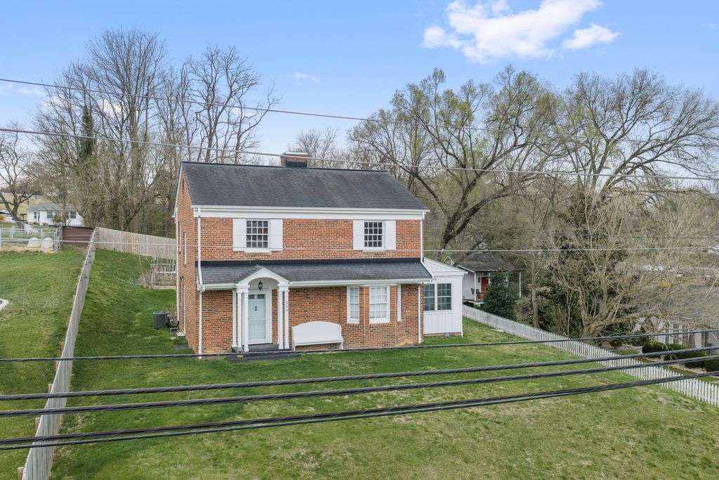 E 209 Main ST, Fincastle, VA 24090