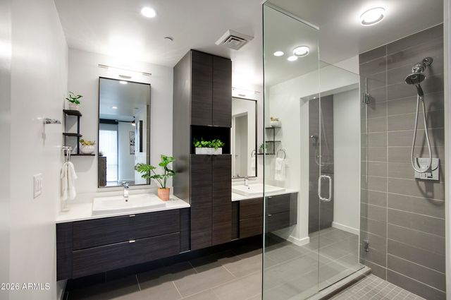 200 W PORTLAND Street 821, Phoenix, AZ 85003