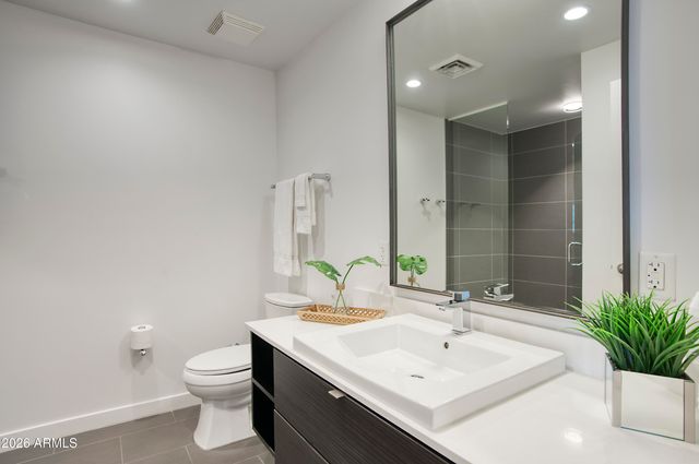 200 W PORTLAND Street 821, Phoenix, AZ 85003