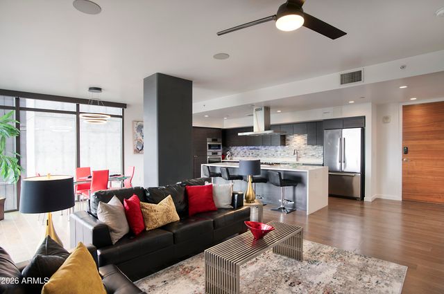 200 W PORTLAND Street 821, Phoenix, AZ 85003