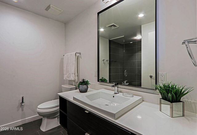 200 W PORTLAND Street 821, Phoenix, AZ 85003