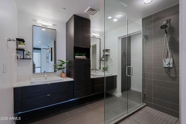 200 W PORTLAND Street 821, Phoenix, AZ 85003