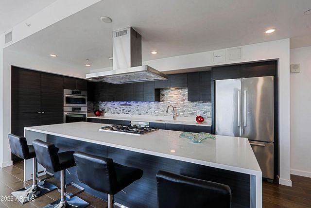 200 W PORTLAND Street 821, Phoenix, AZ 85003