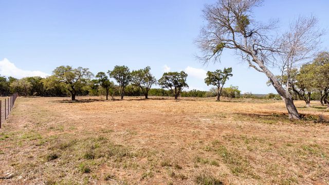 000 Spring Valley DR, Dripping Springs, TX 78620