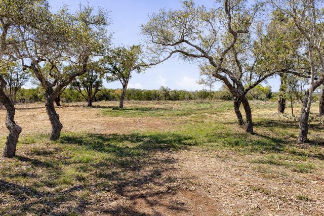 000 Spring Valley DR, Dripping Springs, TX 78620