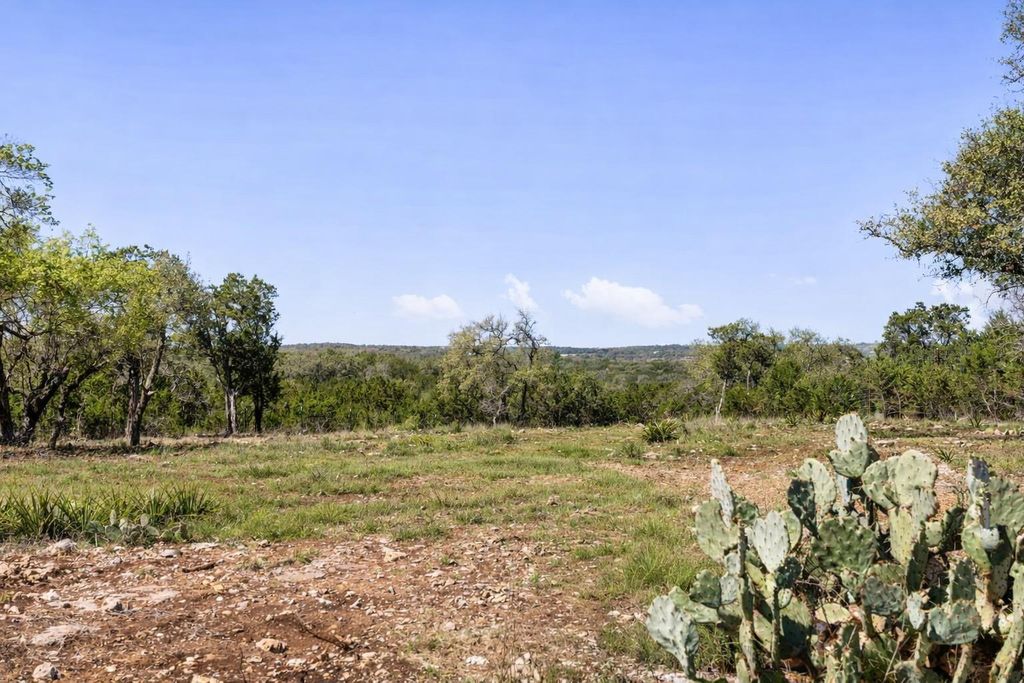 000 Spring Valley DR, Dripping Springs, TX 78620