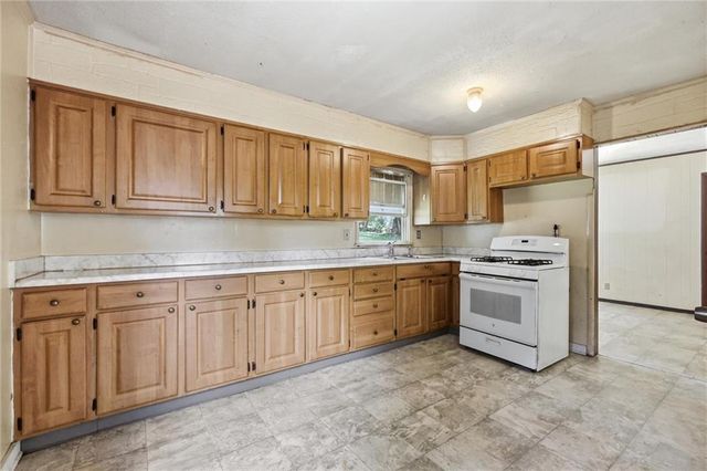 705 N 81st Terrace, Kansas City, KS 66112