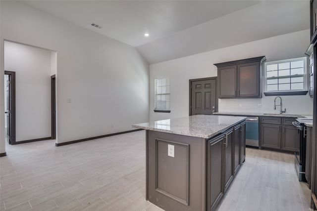 701 Lakeland Drive, West Tawakoni, TX 75474