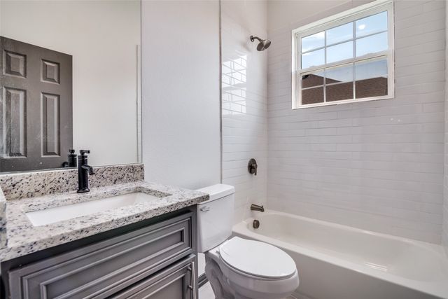 701 Lakeland Drive, West Tawakoni, TX 75474