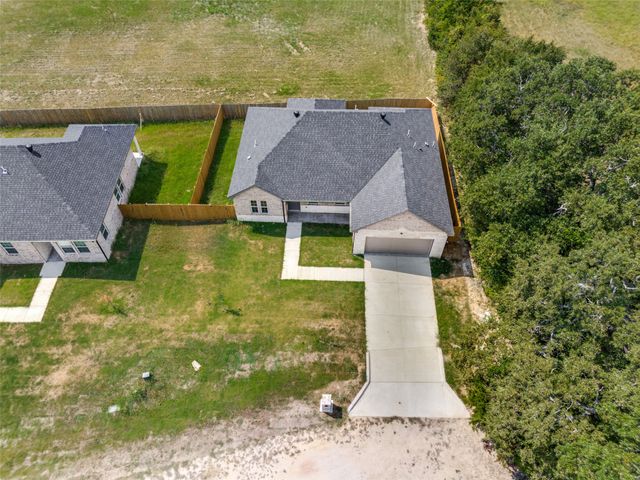 701 Lakeland Drive, West Tawakoni, TX 75474