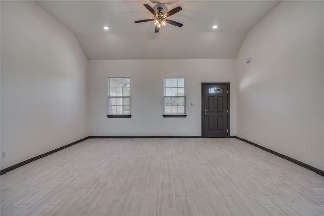 701 Lakeland Drive, West Tawakoni, TX 75474