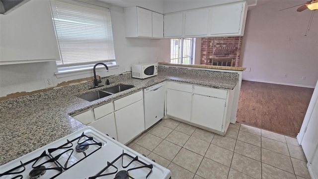 12803 Sandrock Drive, Houston, TX 77048