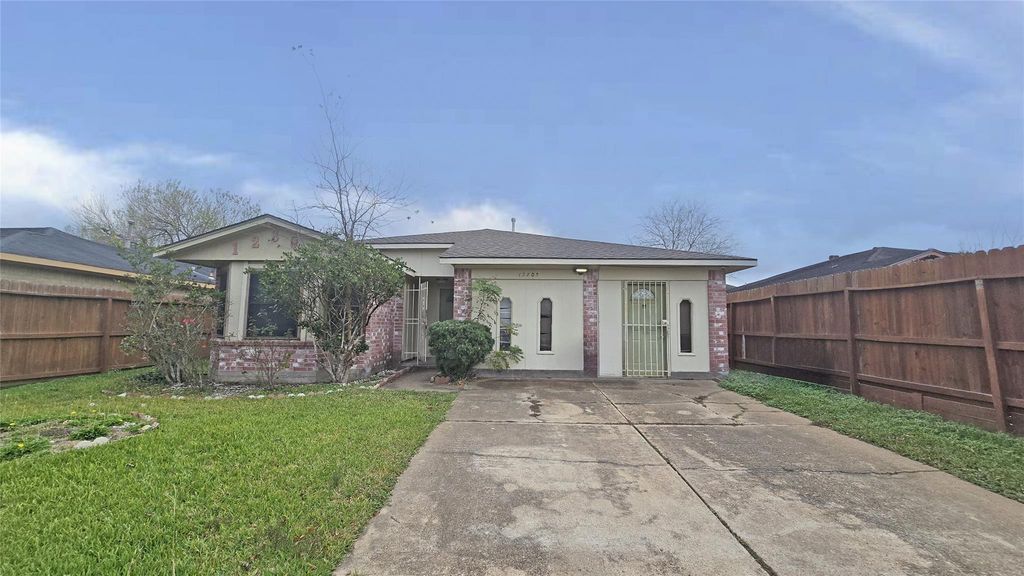 12803 Sandrock Drive, Houston, TX 77048