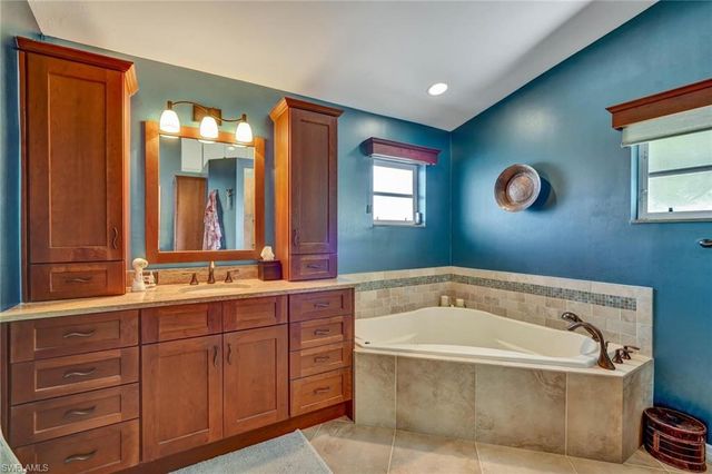 1982 Crown Pointe BLVD, Naples, FL 34112