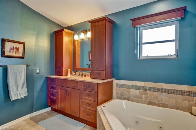1982 Crown Pointe BLVD, Naples, FL 34112