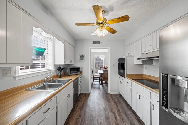 3556 EVENING LIGHT DR, Bartlett, TN 38135