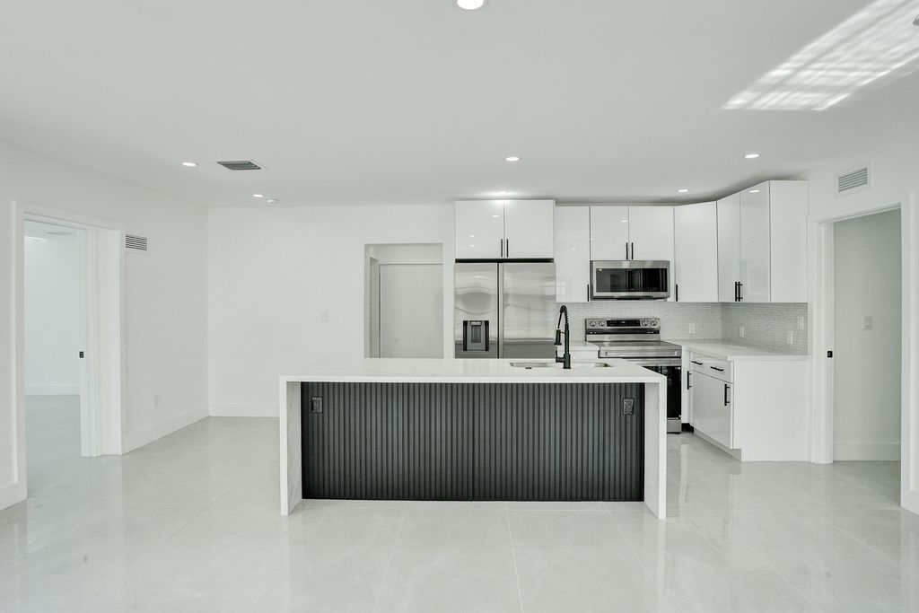 3234 Taft Street, Hollywood, FL 33021