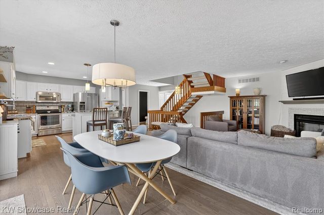 6626 Ridgeview Drive, Clarkston, MI 48346