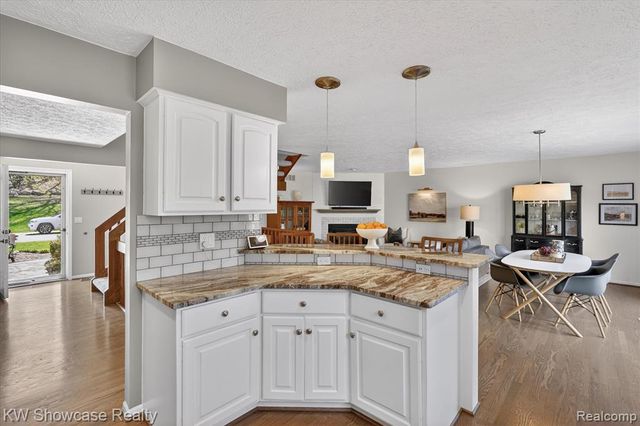 6626 Ridgeview Drive, Clarkston, MI 48346