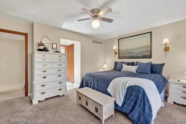6626 Ridgeview Drive, Clarkston, MI 48346