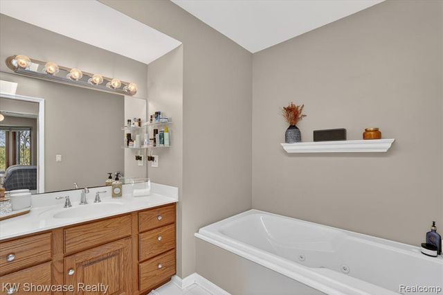 6626 Ridgeview Drive, Clarkston, MI 48346