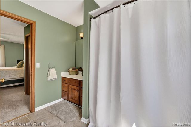 6626 Ridgeview Drive, Clarkston, MI 48346