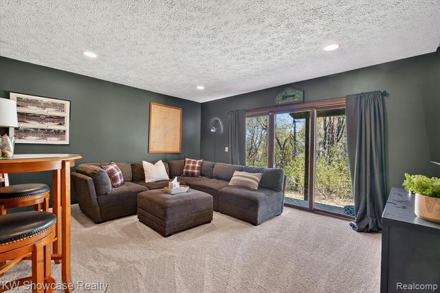 6626 Ridgeview Drive, Clarkston, MI 48346