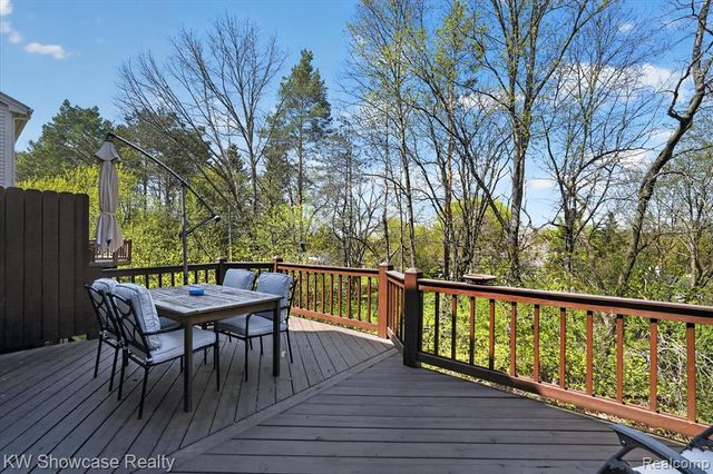6626 Ridgeview Drive, Clarkston, MI 48346