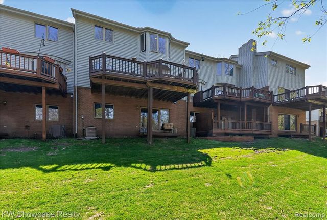 6626 Ridgeview Drive, Clarkston, MI 48346