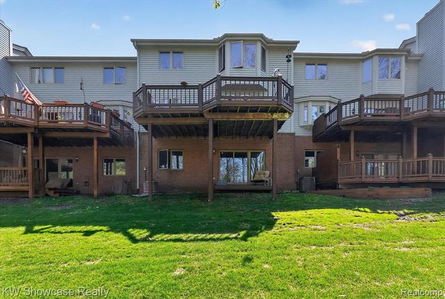 6626 Ridgeview Drive, Clarkston, MI 48346